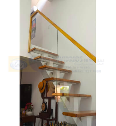 Baranda para escalera con vidrio templado