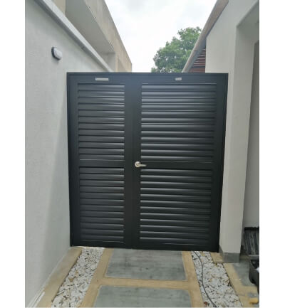Puertas en aluminio con fijo en perfil ojo de buey elíptico