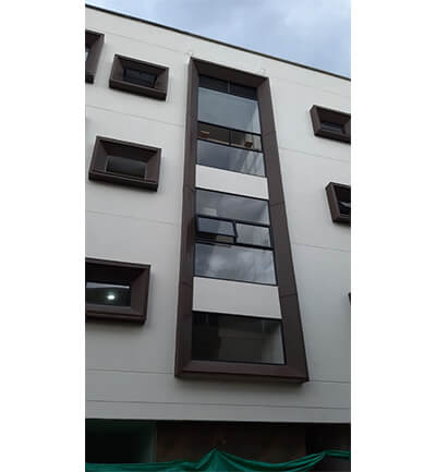 Ventanas proyectantes con fijos